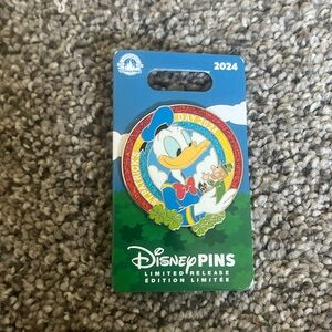 Nwt authentic disney pin : st Patrick's day donald